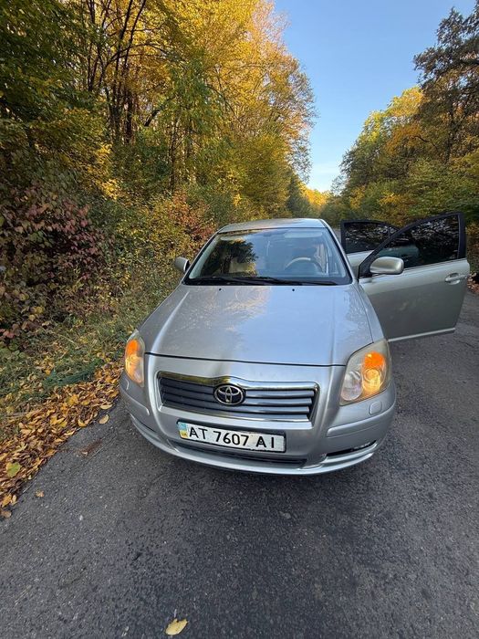 Тойота авенсіс  2.0 бензин
