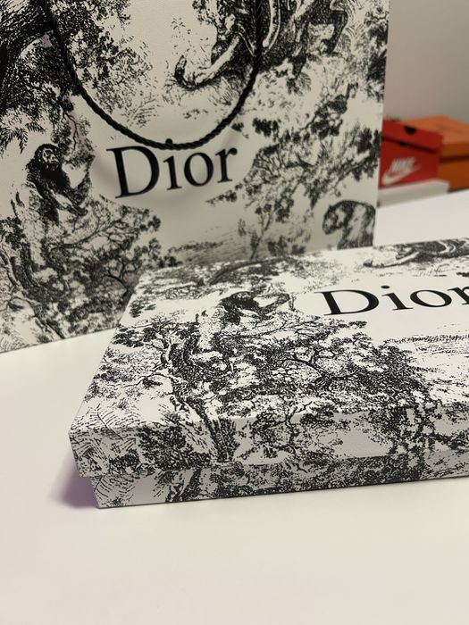 szalik Dior.