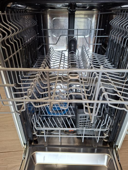 Продам вузьку посудомийну машину Electrolux