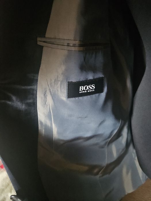 Męską marynarkę Boss sprzedam.