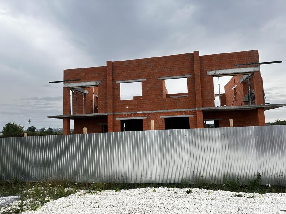 Продам житловий будинок (1/2 праву частину дуплексу) в с.Кам'янопілля (біля окружної дороги) біля Львову