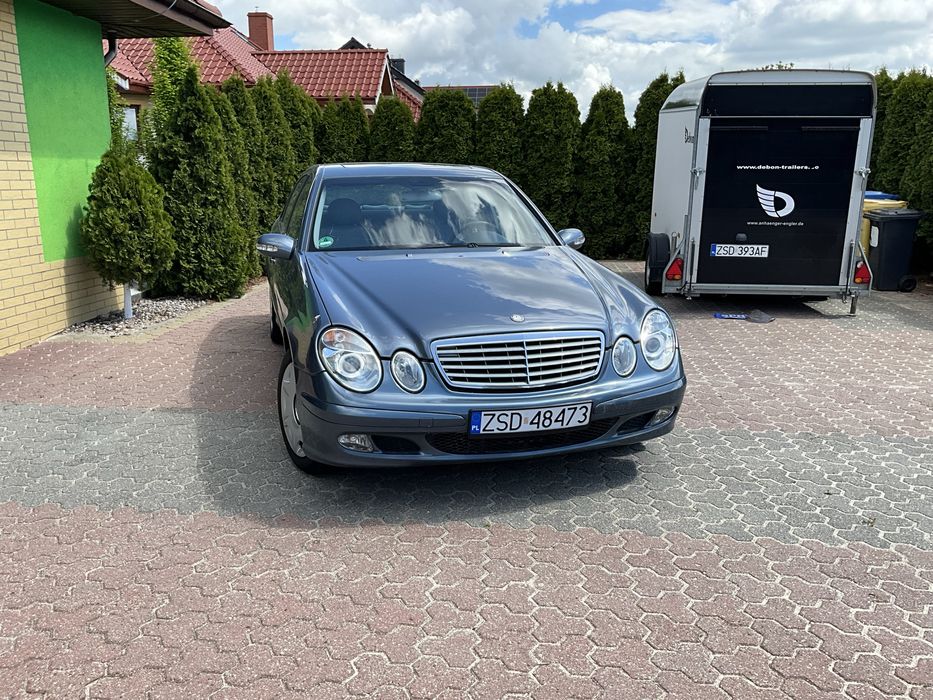 Mercedes E. 260. Benzyna