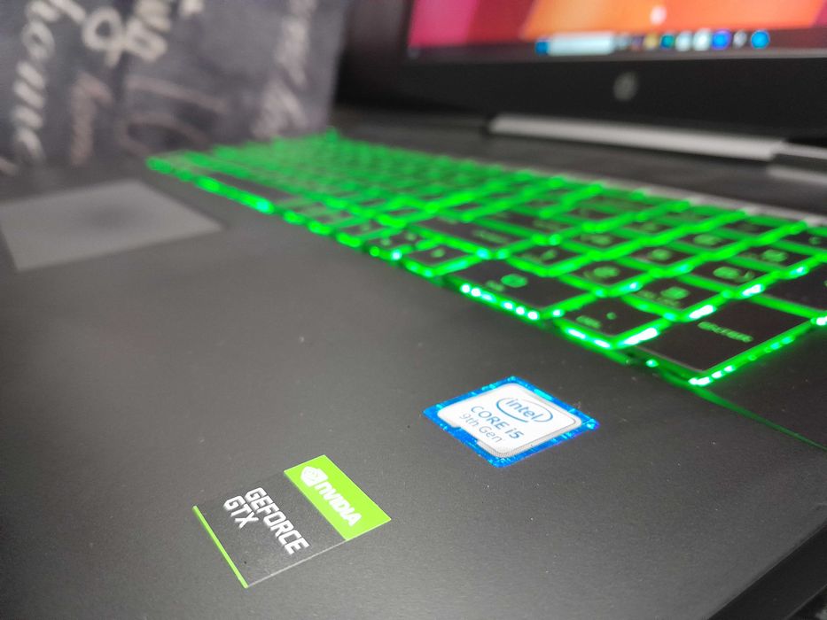 HP 17 cali / Geforce GTX 1650 / Core i5 9300H / 512SSD / Gamingowy