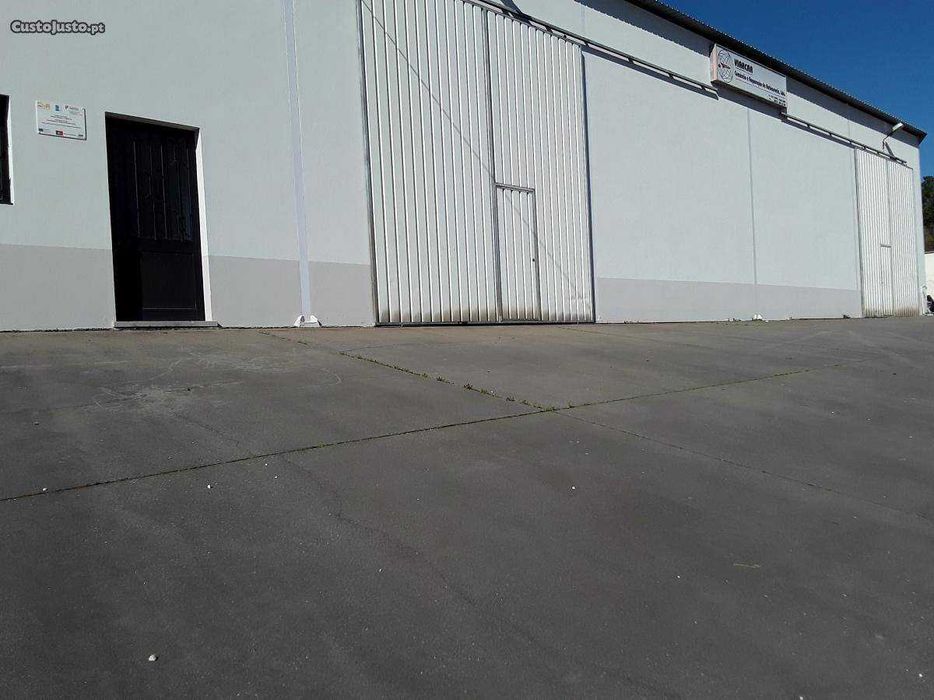 ARMAZÉM COM LICENÇA DE UTILIZAÇÃO PARA COMÉRÇIO , SERVIÇOS E INDÚSTRIA