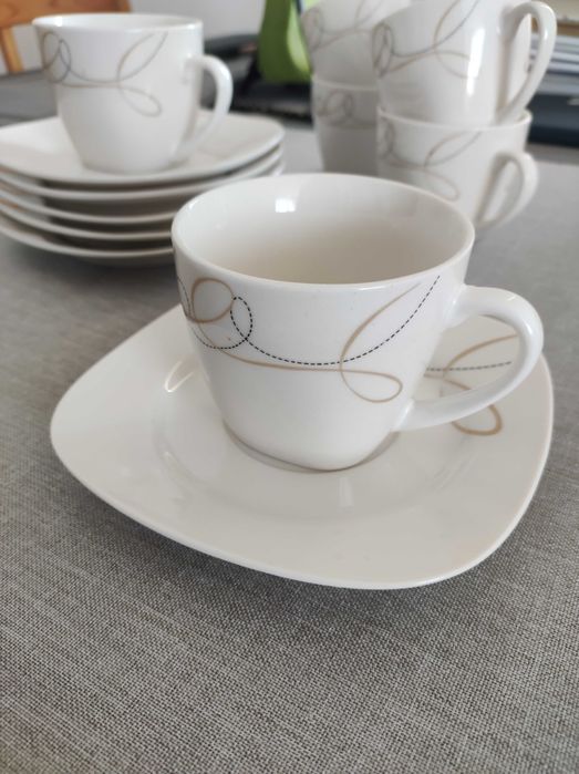 Zestaw 6szt. Filiżanek z podstawkami