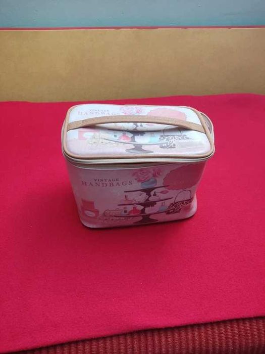 Kosmetyczka - kuferek w stylu Vintage