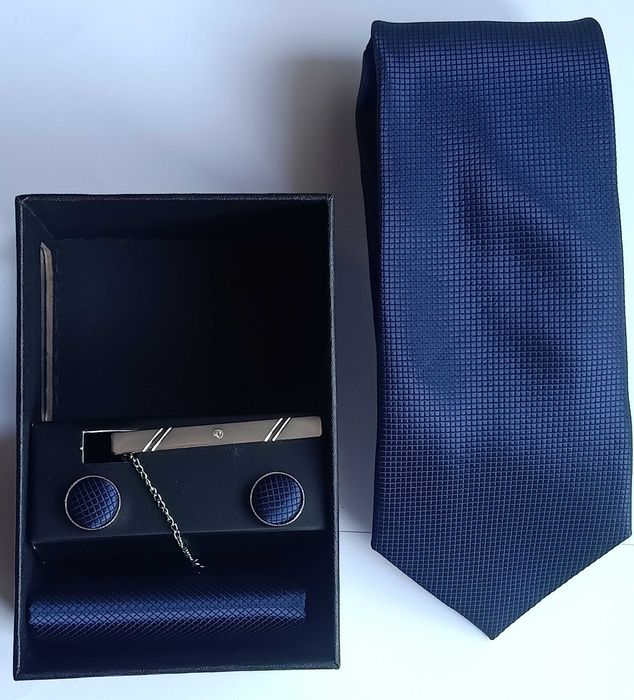 Elegancki Biznesowy Zestaw Krawat Poszetka Spinki HB209
