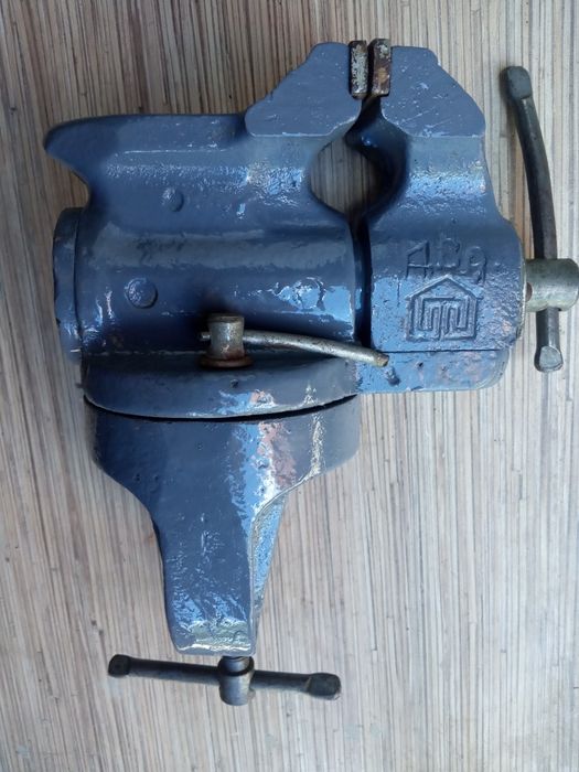 Тиски слесарные поворотные Ссср