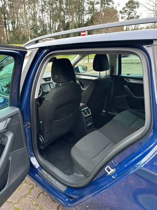 Skoda oktavia 2.0 tdi 150cv.Troco por um carro de sete lugares.