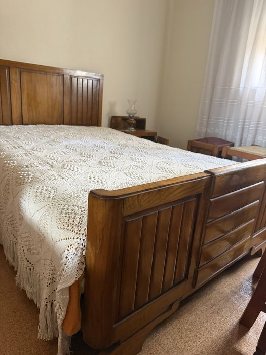 Quarto completo em madeira