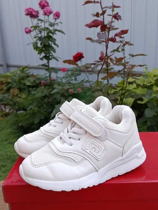 Кросівки білі дитячі