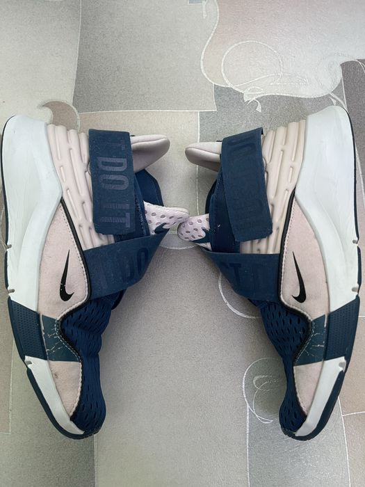 Кроссовки Nike женские
