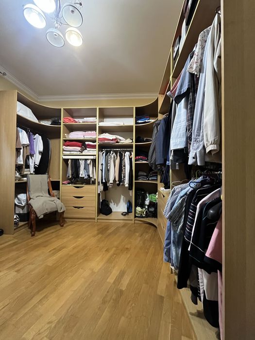 Авторський Будинок з Басейном та Укриттям - район Кварцу