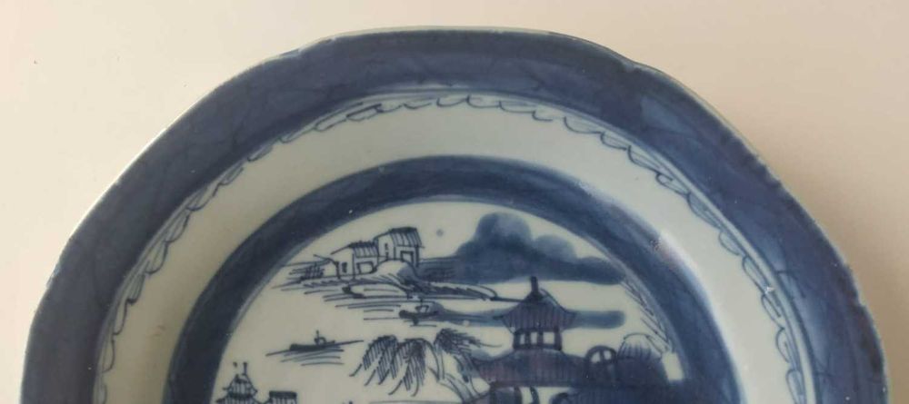 Prato Porcelana china Azul e Branco Período Jiaking (Séc.XVIII)