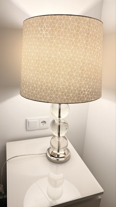 Dois Candeeiros zara Home + mesinha de cabeceira