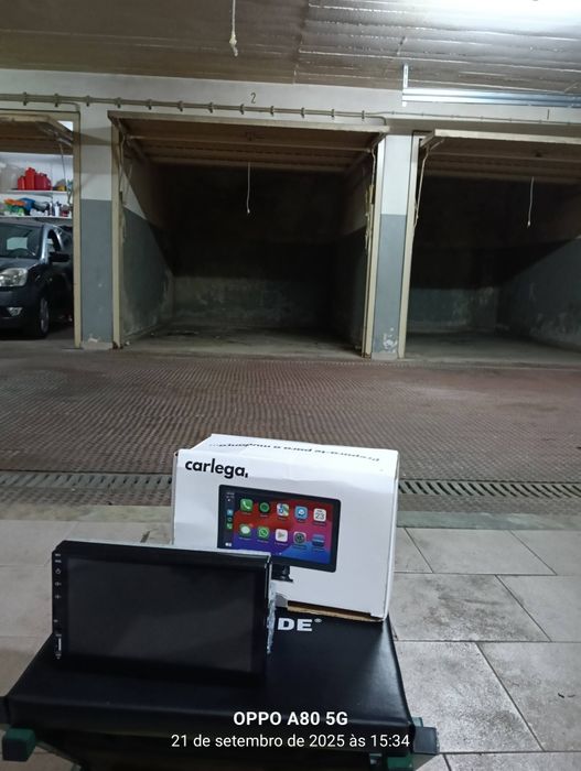 Multimídia carlega com câmera de ré