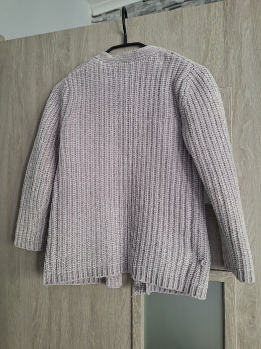 Sweter szary w rozmiarze 158 cm.