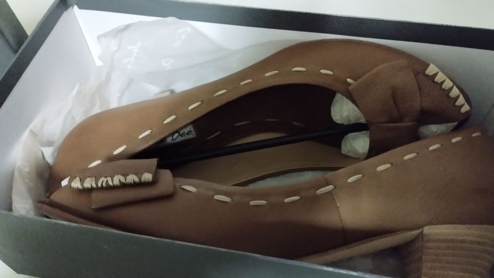 Sapatos marca  Julie Dee grande qualidade novos 40