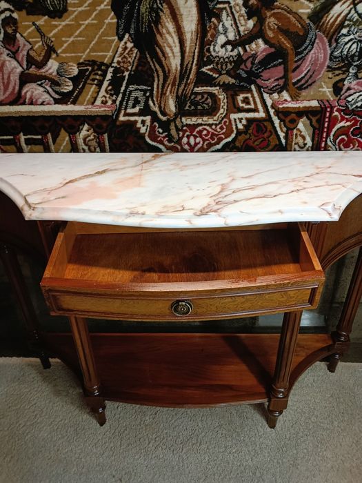 Belíssima credencia com espelho e pedra mármore