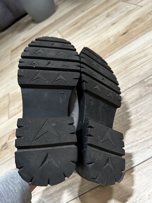 Szare botki lakierki rozm 40