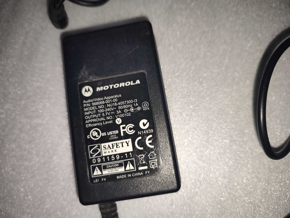 Sprawny zasilacz stabilizowany MOTOROLA 5V 5.7V 3A