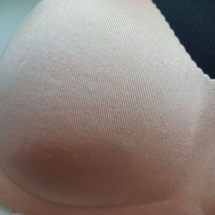 Безшовні бюстгальтери