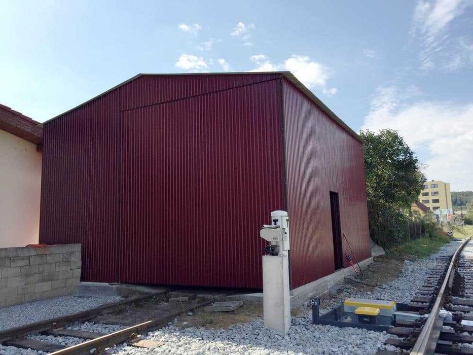Blaszana montowana hala 8×9 m – brązowa