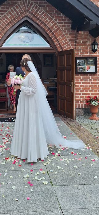 Suknia ślubna boho zwiewna dlugi welon