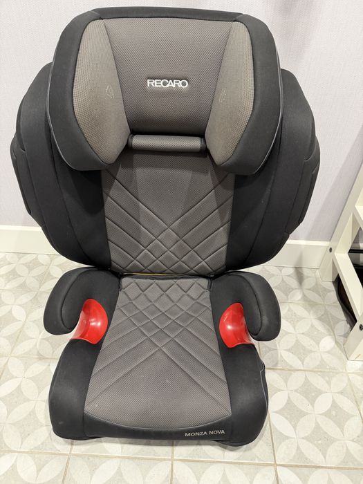 RECARO Monza Nova з кріпленнями Seatfix, група 2/3, 15–36 кг