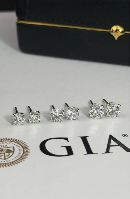 Сережки пусети з діамантами.  Біле золото 750 проба. GIA сертифікат