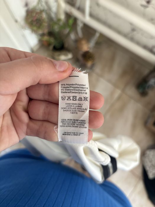 Топ з накидом на плечі