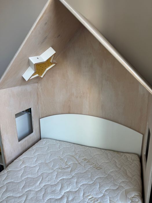 Дитяче ліжко-будиночок 200×90 см (з матрацом і світильником)