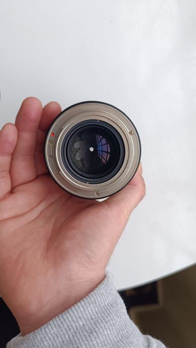 Lente Rokinon 24mm F1.4 para Canon EF com parasol