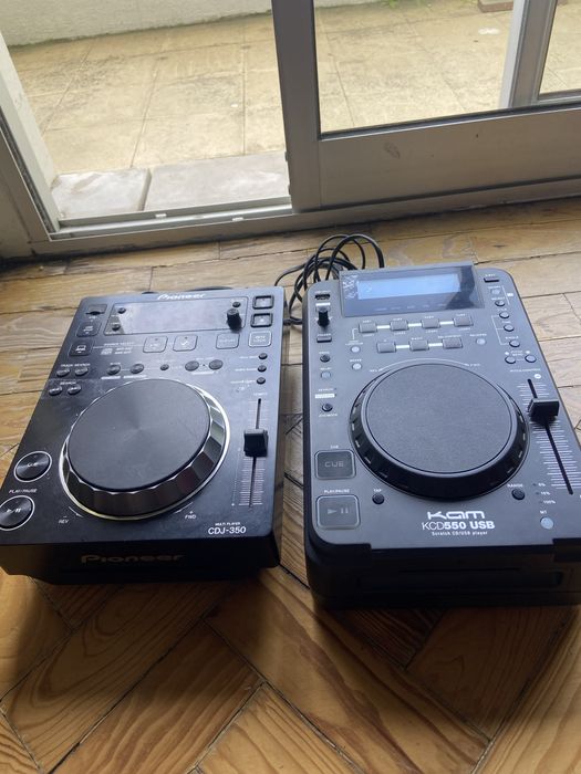 Vendo essas mesas de dj por 200€ mad aceito propostas .