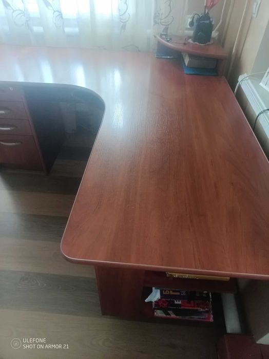 Комп'ютерний стіл