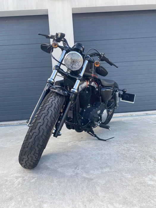 Harley-Davidson XL 1200.  48