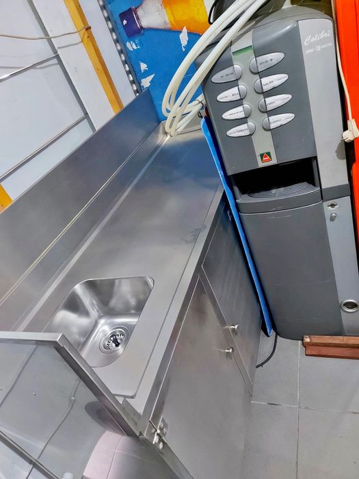 Bancada de inox com 1 Cuba e 4 portas.