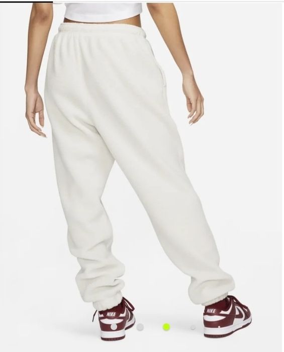 L p., Nike Plush jogger штани фліс