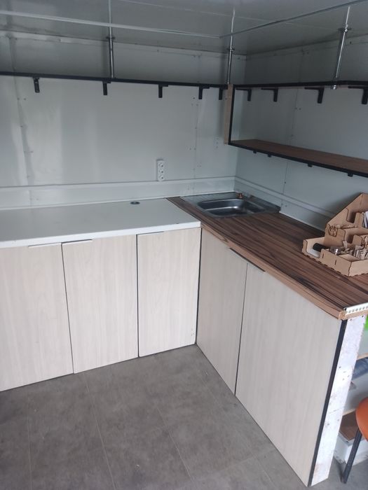 Торговий причіп, кав'ярня.