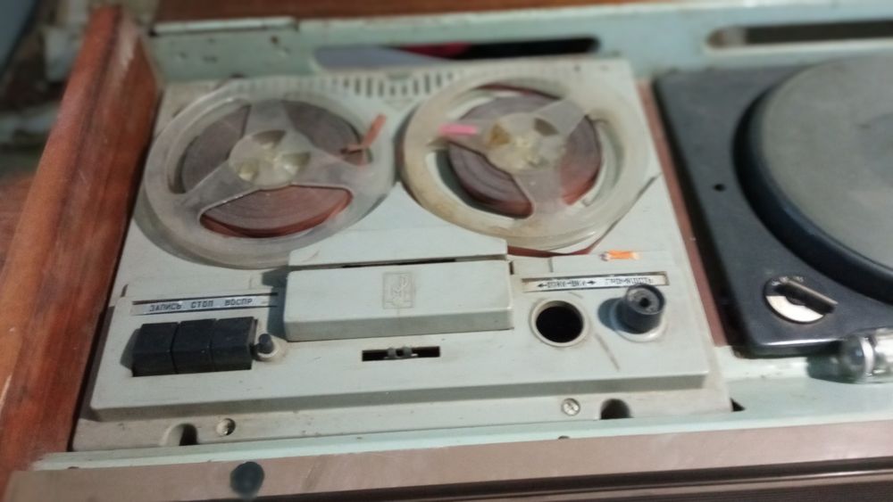 Продам магнитолу романтика  на запчасти