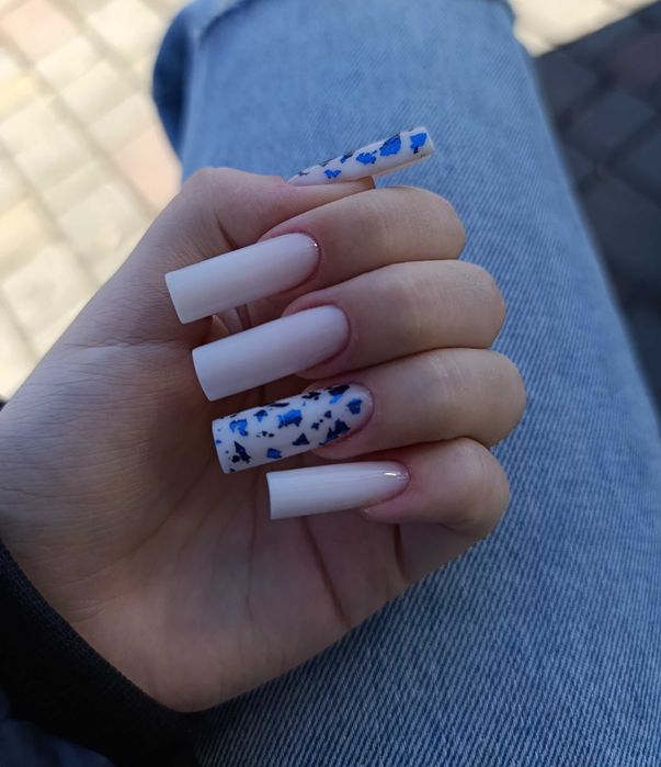 Потрібна модель манікюр!