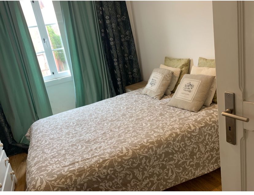 Quarto espacoso no centro de Sintra