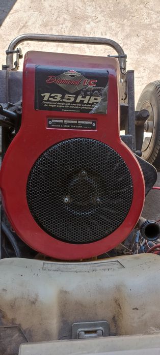 Silnik Briggs stratton 13.5 HP części , koło