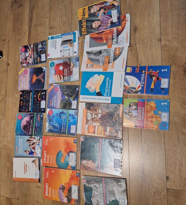 Zestaw książek do klasy 1 technikum ekonomicznego