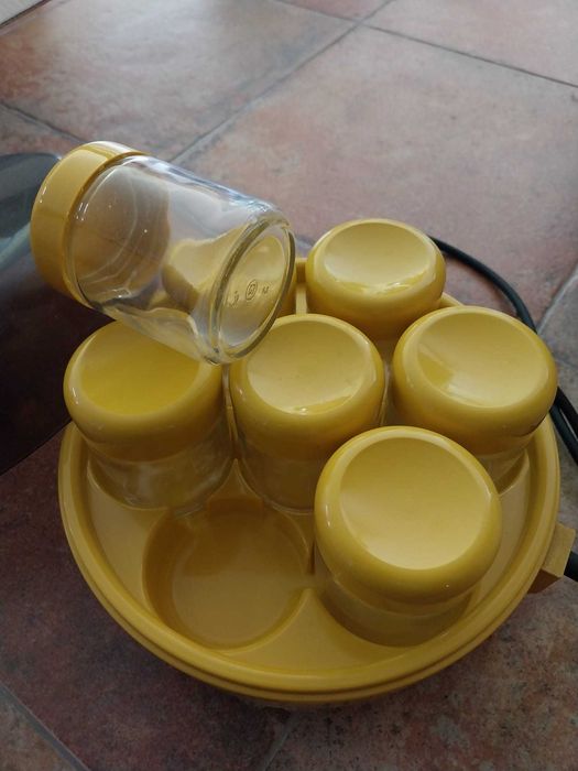 Iogurteira amarela