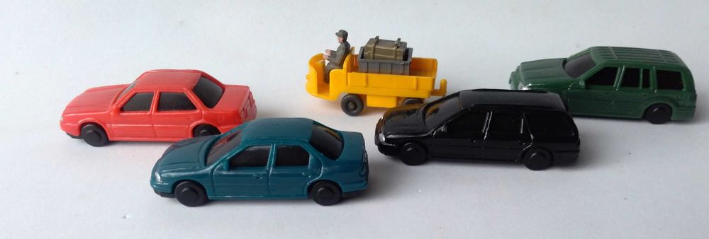5 carros em plástico, escala 1/87, Ver descrição
