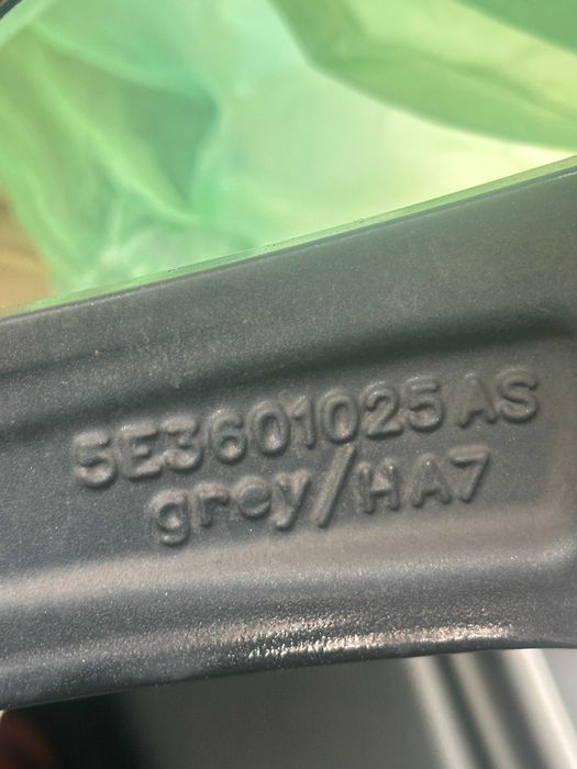 R18 легкосплавні диски Octavia А8 5x112 18" 7,5j et48 5E3601025AS