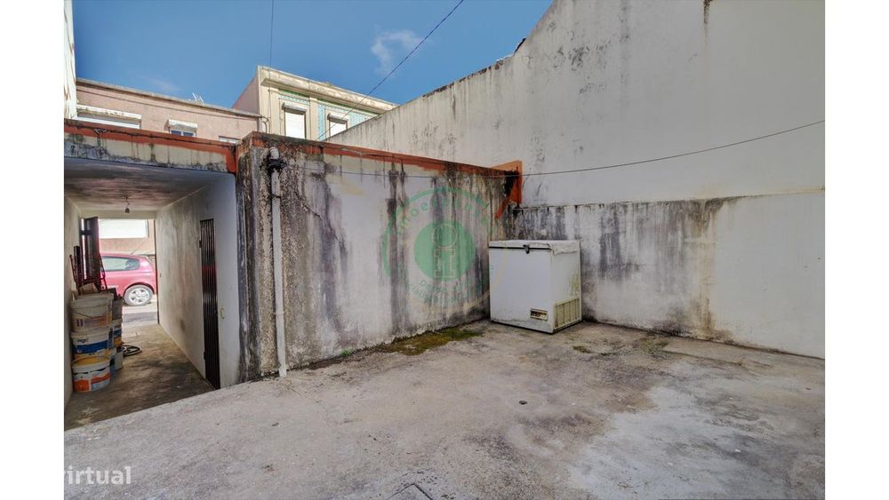Moradia com 2 Pisos e Garagem