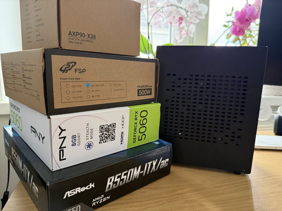 Potężny MINI PC Gamingowy SFF (RTX 5060 / Ryzen 5 5600 / ITX) – Stan Idealny!