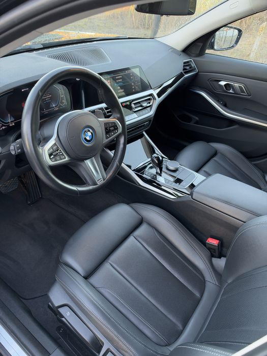 BMW 330e Touring Plug-in Hybrid 292 cv